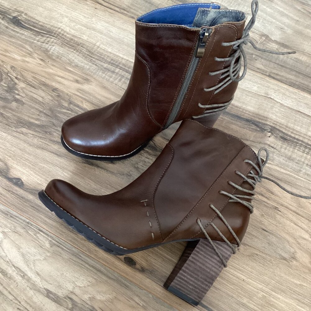 Corkys Elite Westie Heeled Ankle Boots Booties Size 9